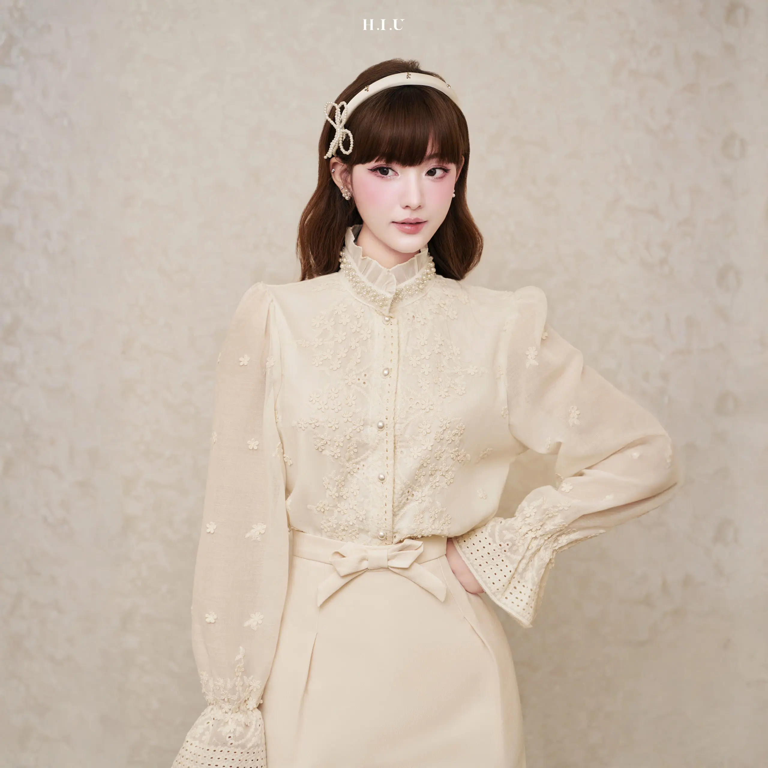 Áo Sơ mi kiểu nữ thiết kế cổ điển đính ngọc Emer Top H.I.U Fashion , chất liệu thô vân hoa cao cấp sang trọng HIU design