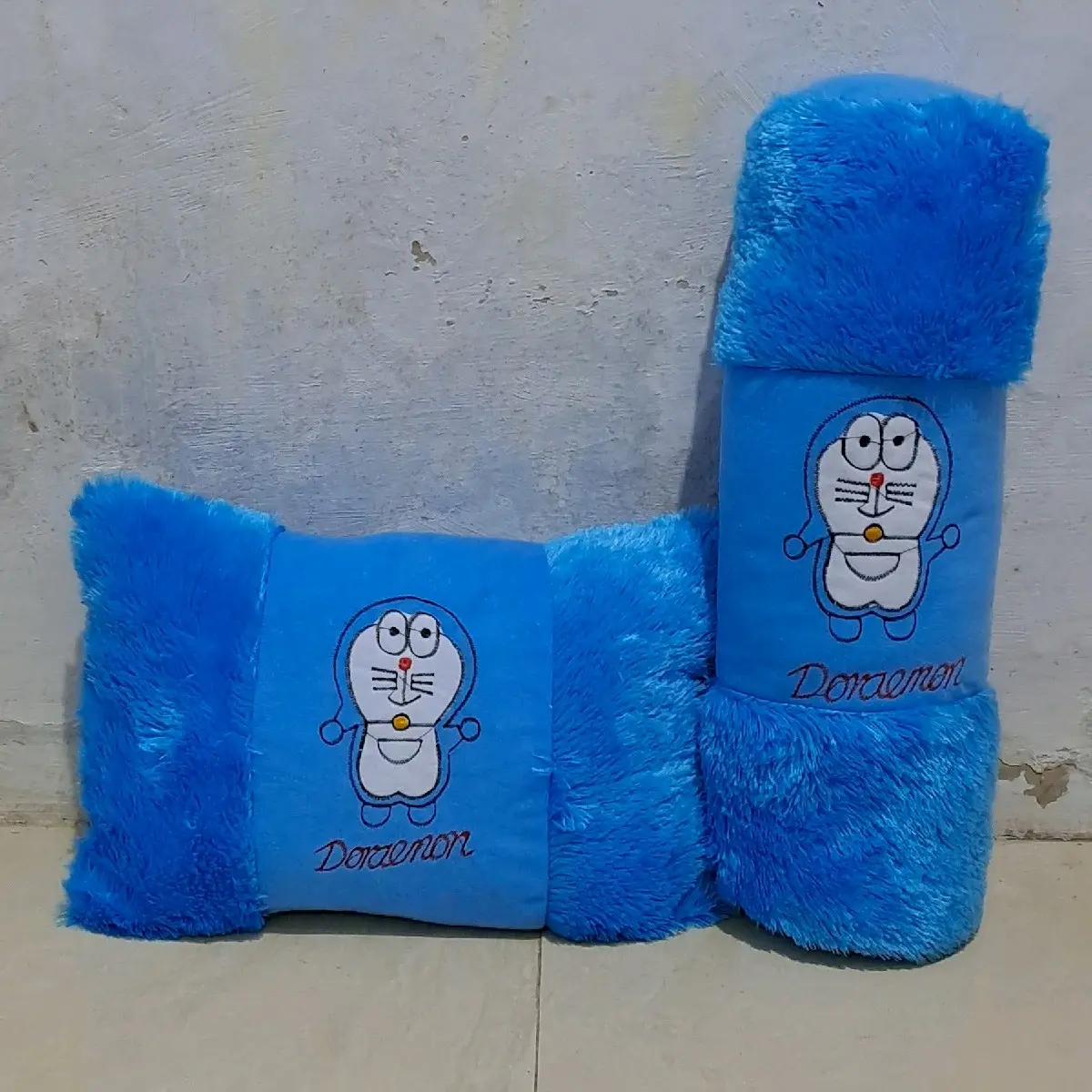 bantal set karakter doraemon