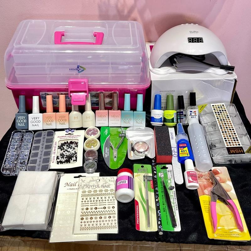 Set Bộ Làm Móg siêu đẹp . Với 1 cái cốp lớn. Đựng khác nhiều đồ Nail. máy hơ gel base top . 10 chai sơn gel ngẫu nhiên có cả sơn thạch.