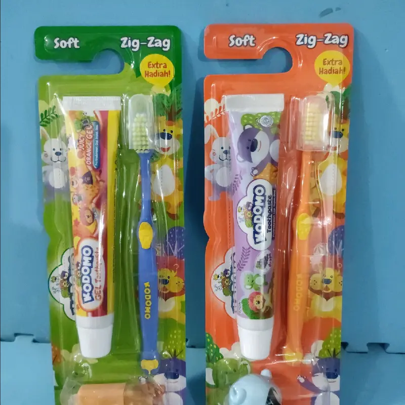Kodomo Toothbrush and toothpaste Zig-Zag 2in1 Extra Hadiah / Sikat dengan Kepala Penuh dan Lembu baik untuk Pembersihan Mulut sikat gigi korea 1