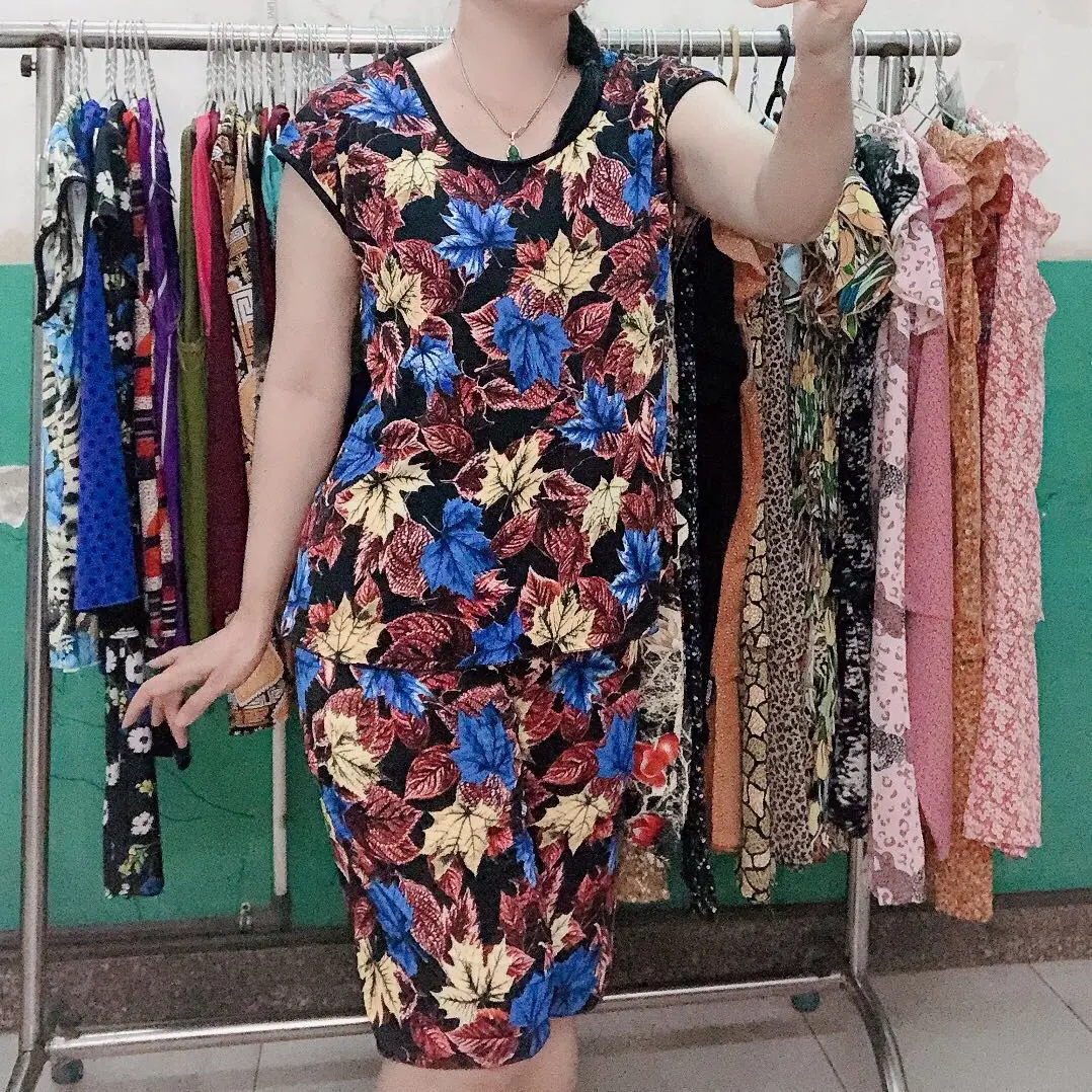 Sét bộ  cổ tròn tay con quần lửng ống vừa  Có hoa. Thun lạnh . Mặc nhà. Thun lạnh