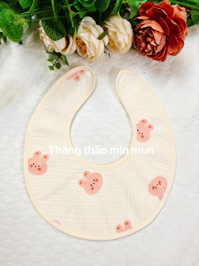 Product Introduction of Yếm ovan cho bé trai và  bé gái  được  làm từ vải musslin nguyên chất an toàn cho da và sức khỏe  cho bé 5
