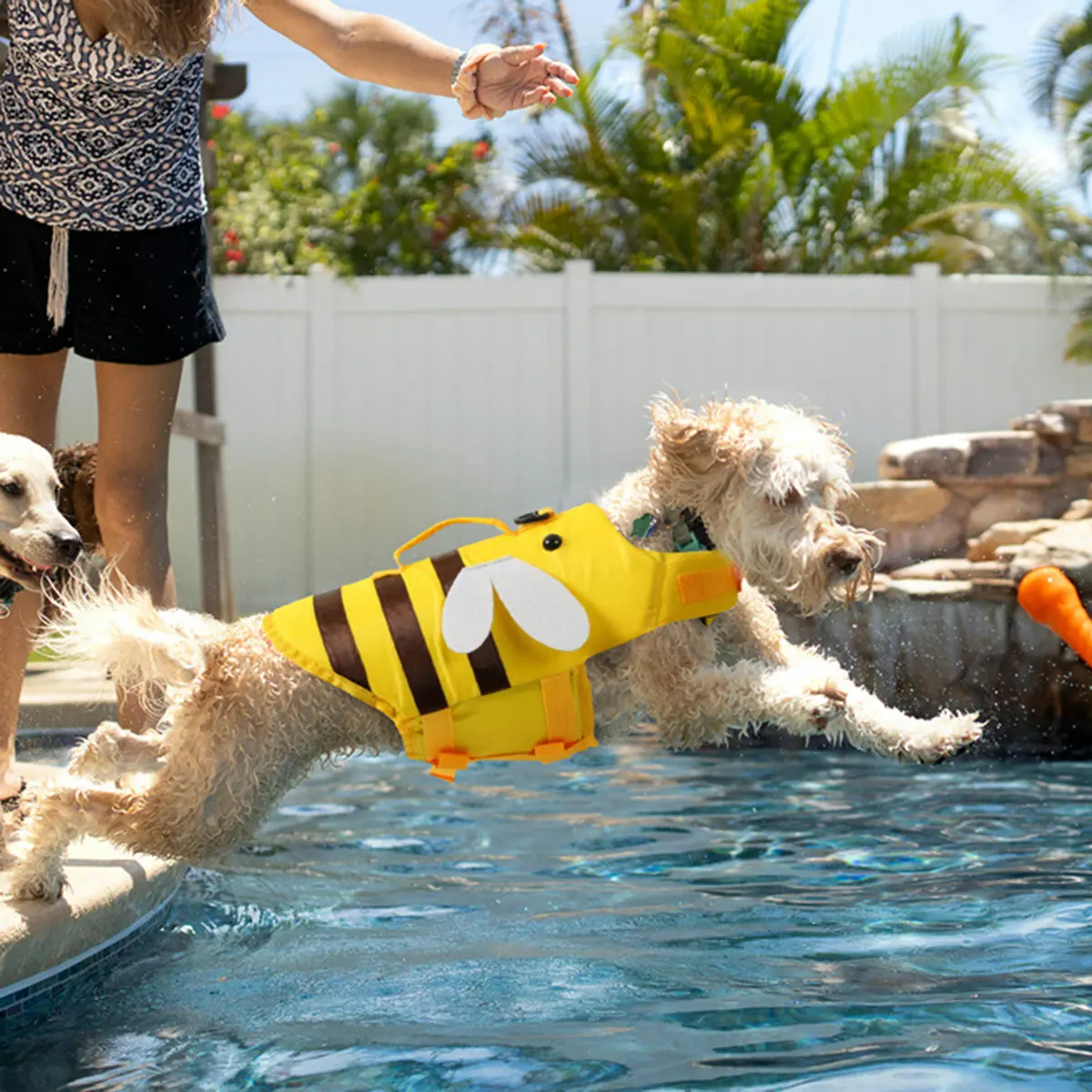 Dog Life Jacket Dog Lifesaver Vests with Rescue Handle Dogs Pet Safety Swimsuit Preserver for Swimming Pool Beach Boating