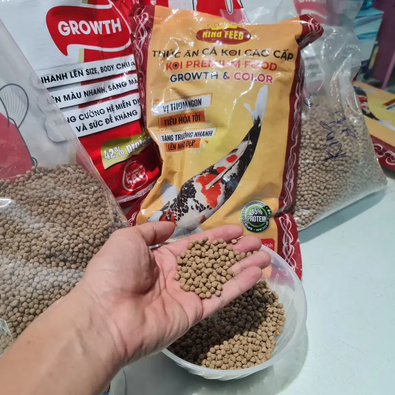 01 kg Cám KING FEED 2 loại 42% và 45% độ đạm cho cá koi cám 3