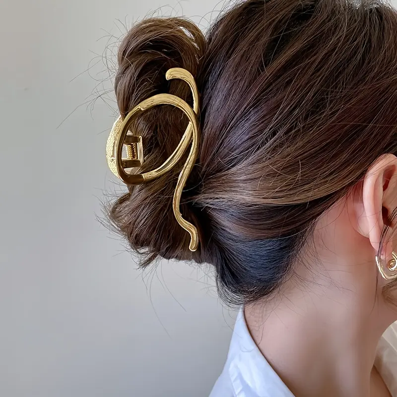[Polished Gold] Elegant Large Gold Alloy Hair Claw - Unique Minimalist Design, Hollow Line Pattern, Oval Shape, Suitable for Fashionable Buns and Ponytails