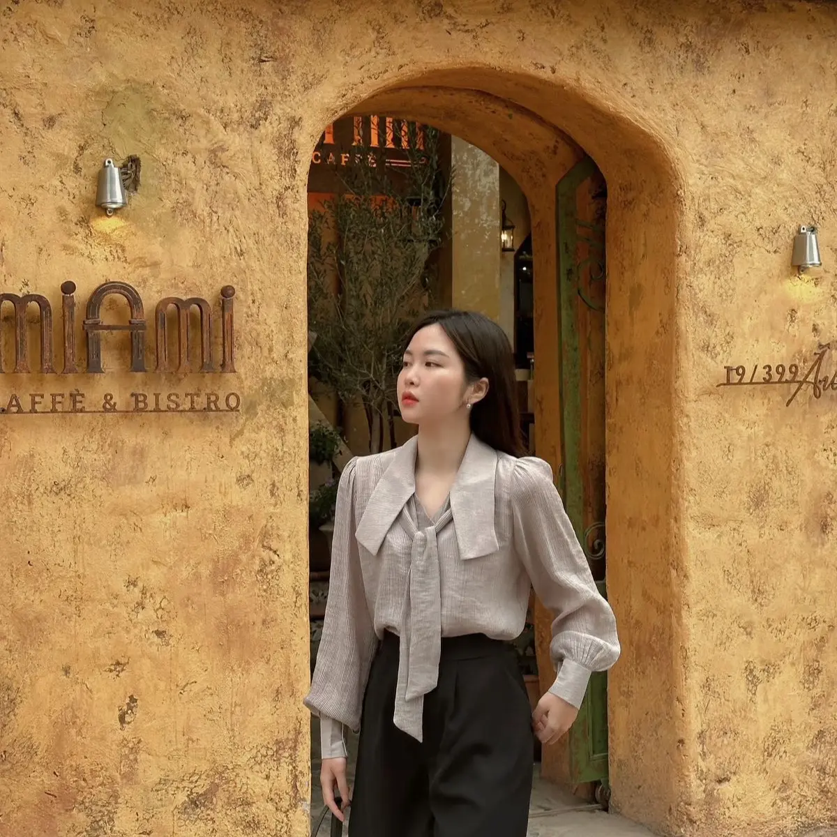 Somi tơ xám ( quần sooc đen ) - Luu Hanh