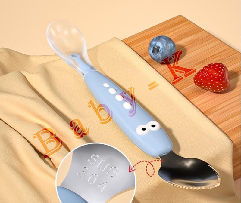 Product Introduction of Thìa nạo hoa quả 2in1 BABY-K  1 đầu là thìa nạo được làm từ thép 304 cao cấp, 1 đầu là silicon mềm dẻo giúp bảo vệ lợi cho bé. ️Kèm Hộp sịn sò không chứa BPA Voi 3