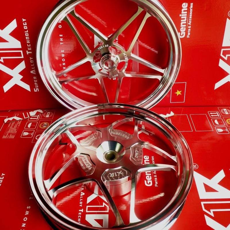 Mâm x1r vario ngôi sao CNC CROM Đen Cam