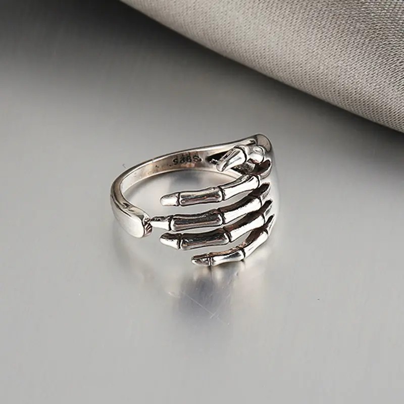 Skull Hand Ring Cincin Bentuk Tengkorak Telapak Tangan Keren Simple Aesthetic Unik Model Adjustable Bahan Alloy Aksesoris Fashion Untuk Pria Wanita Korea Style Punk Retro Hip Hop [G5-2] Couple Silver Plastik Vintage