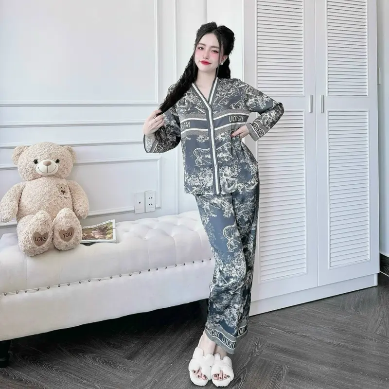 Bộ Đồ Ngủ Dài Cổ Y Dành Cho Nữ Hoạ Tiết Dễ Thương Chất Liệu VảI Lụa Latin Cao Cấp S1081 Women lụa 4