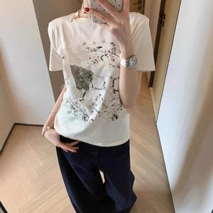 เสื้อยืดผ้าฝ้ายเนื้อดี 210g 40s ผ้าฝ้าย 1*1 ดีไซน์อเมริกันน่าระทึกใจ พิมพ์ลายเรียบหรู ไหล่ปกติ แขนสั้น สำหรับผู้หญิง ใส่หน้าร้อน เสื้อสีขาว เสื้อ  เช็ท  2  ชิ้น