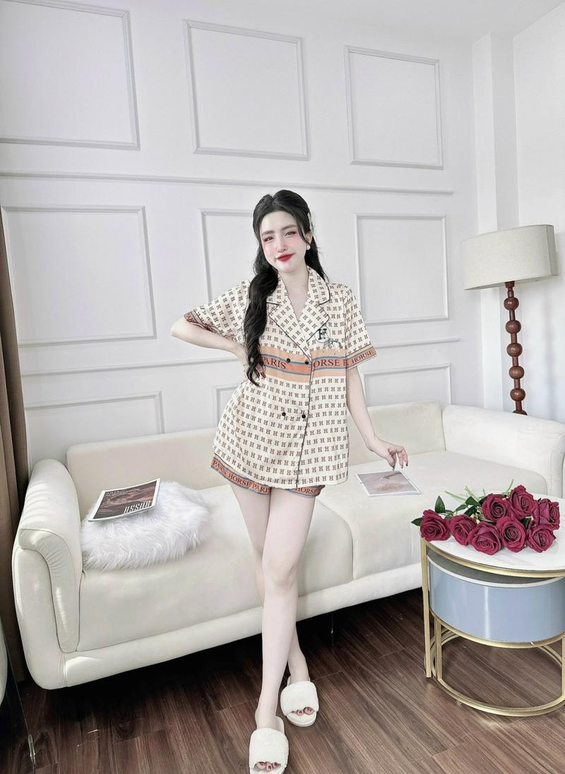 Product Introduction of Đồ bộ đùi lụa Latin fom vest 4 cúc bọc - size dưới 70kg  Women 15
