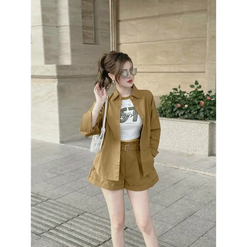 Sét bộ chất cotton lạnh 4 món mặc đi chơi dạo phố, áo thun ngắn tay cổ tròn phối viền hoạ tiết in chữ số kèm áo khoác ngoài dài tay kèm quần đùi ngắn mix đai lưng Nữ Women Topb Tre Kem Sen 4