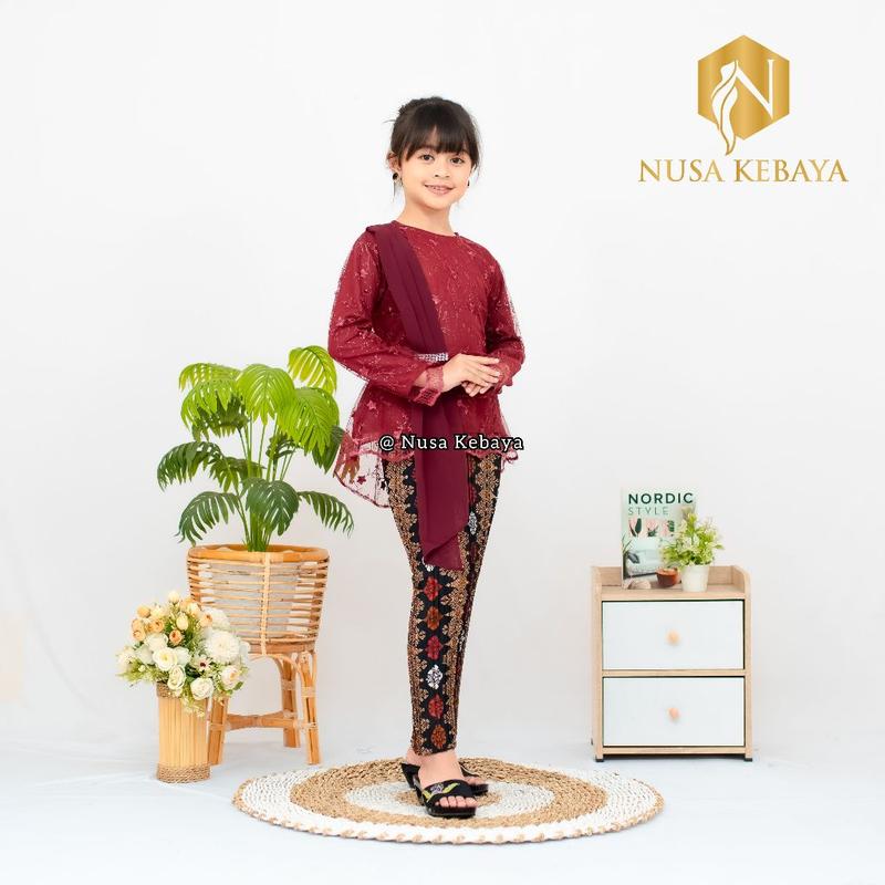 Product Introduction of Setelan Baju Kebaya Anak Perempuan Bahan Brukat Tile Bordir Mutiara Set Rok Plisket Batik Anak Fashion 1