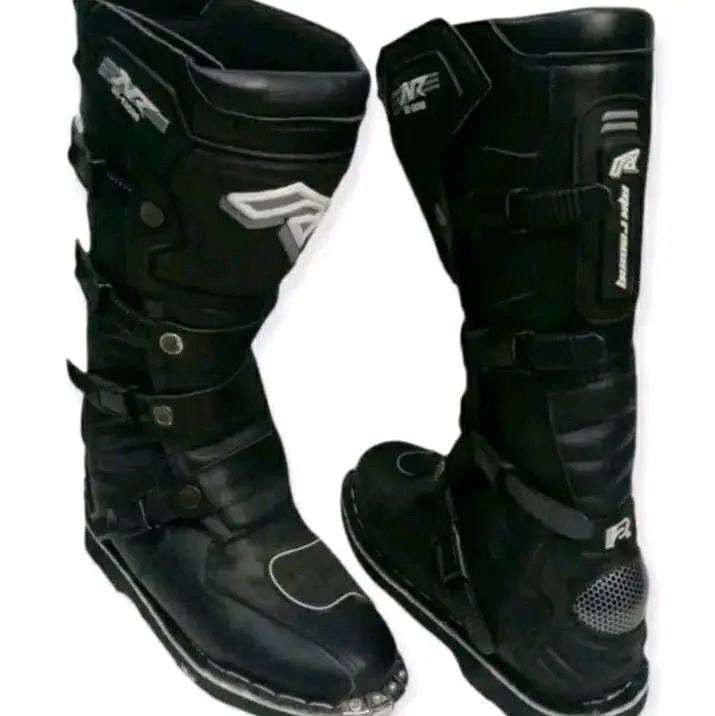 sepatu boot 0