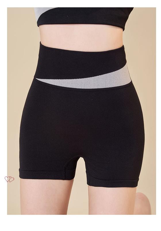 Product Introduction of New Women's Contrast Color Yoga Clothes Suit Girls Quick-Drying Running Outfit Suit Outer Wear Yoga Clothes with Chest Pad 23
