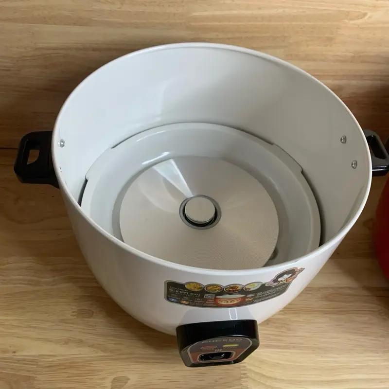 Nấu cơm , nấu canh và các món ăn rất tiện lợi . 3L , 1000W , nắp rời tiện lợi 5