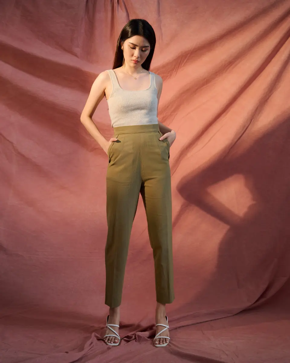 MUKU ANARA LONG PANTS    .