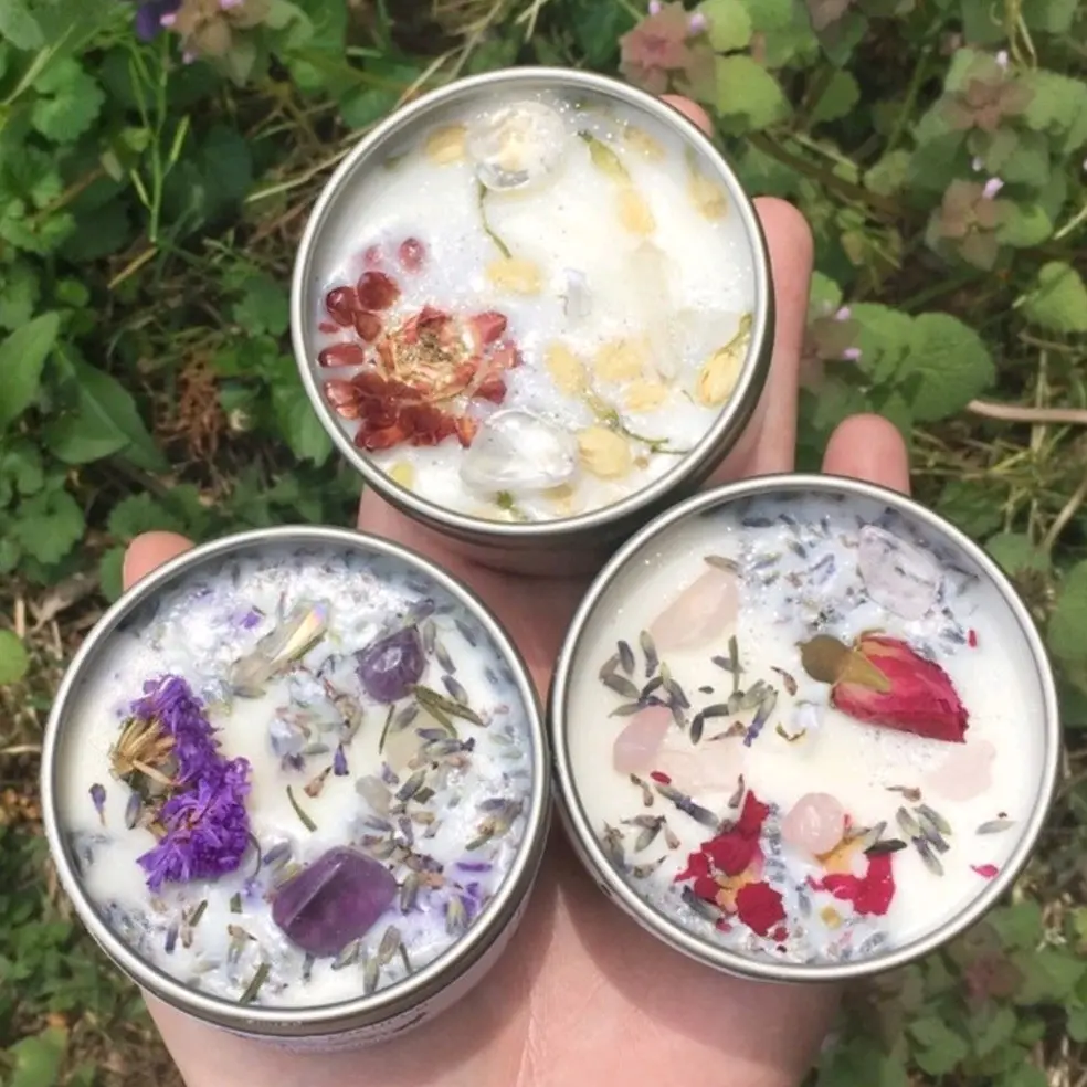 FeudeAnnora Scented Candle with Crystal and Dried Flowers 85gr / Lilin Aromaterapi dengan Kristal dan Bunga kering 85gr