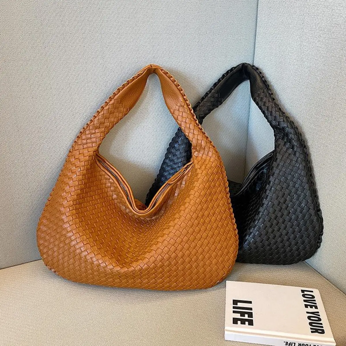 Advanced Sense Woven Bag Female Atmosphere Joker One-shoulder Underarm Bag Small Texture Portable Commuter Bag