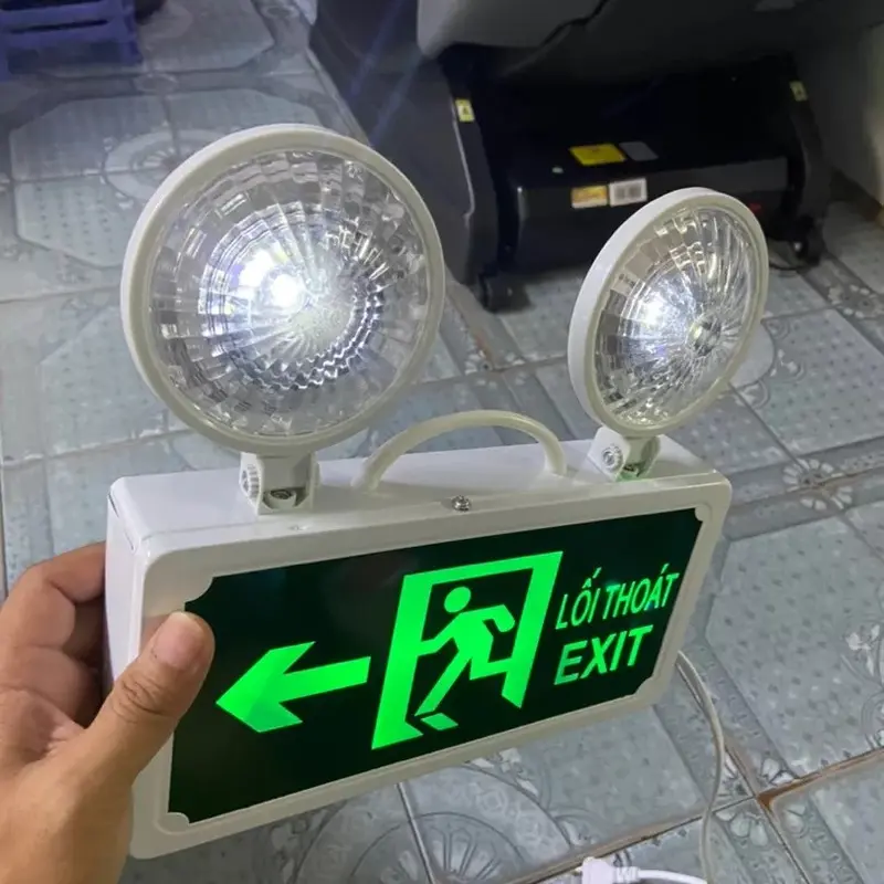 đèn báo lối thoát exit thoát hiểm kèm 2 bóng đèn led tự sáng khi cúp điện 4