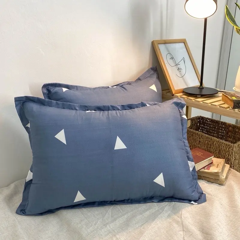 Vỏ gối nằm cotton poly kích thước 45x65cm có khoá kéo, được chọn màu 2