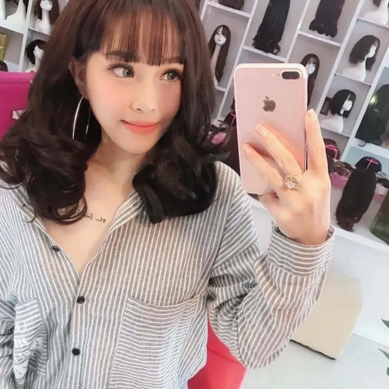 LL04 tóc bộ nguyên đầu xoăn ngang vai, tặng kèm lược lưới, dài 30cm , chất tóc đc làm bằng sợi tơ nhân tạo, chịu đc nhiệt 160-180 độ 1