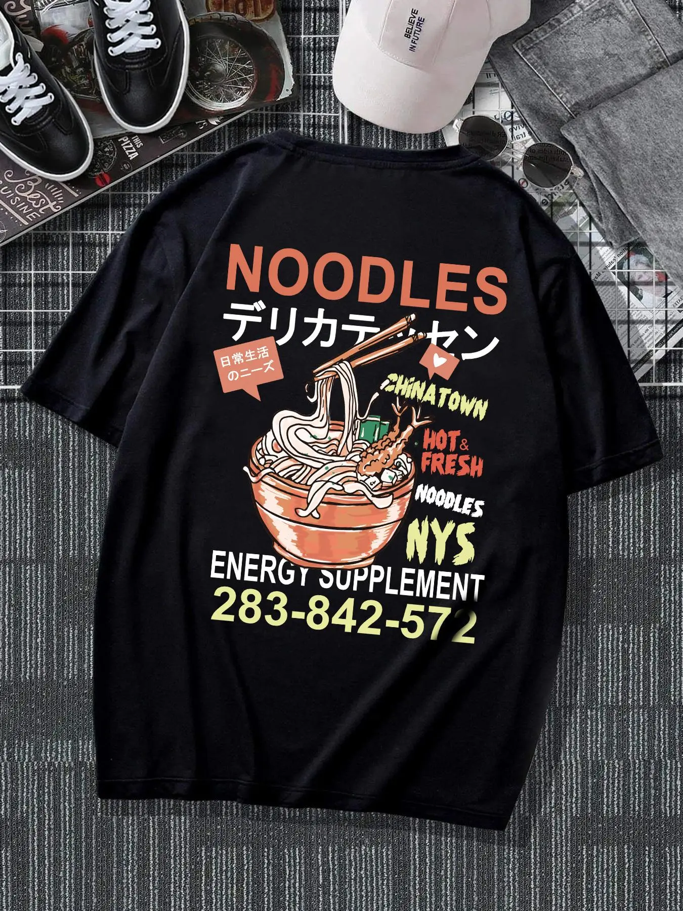 Unisex Men's Cartoon Noodle & Letter Print Round Neck Tee, Casual Short Sleeve T-shirt for Summer, Fashion Men's Top for Daily Wear