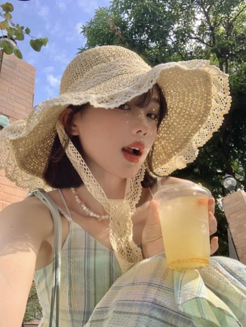 Product Introduction of Wide-brimmed straw hat with lace, windproof, Japanese style, beach hat, wide-brimmed sun hat for women 3