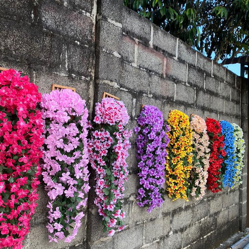 Giỏ hoa đỗ quyên lụa cắm 1 mặt , kèm giỏ cắm sẵn , gồm 8 sợi dây hoa lụa , dài 90 cm , được cắm cố định , trang trí trong nhà , ngoài trời , ban công , quán cafe, văn phòng ... decor không gian theo sở thích + móc treo