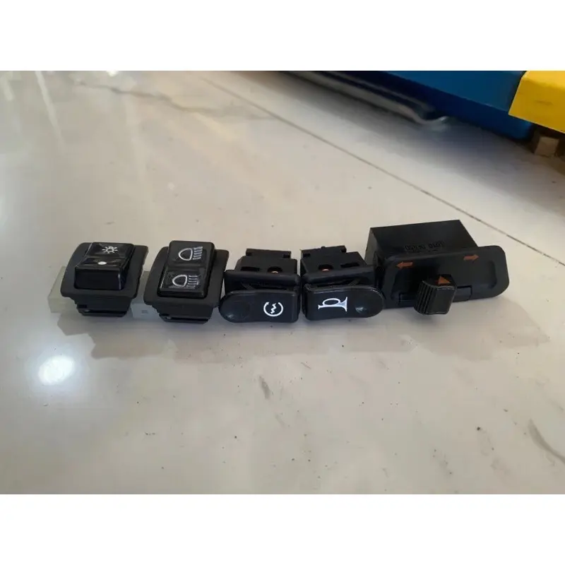 ￼Nút công tắc 81 mới cup học sinh