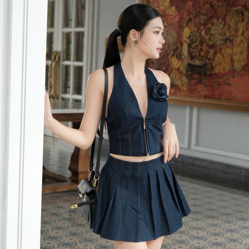 Set váy ngắn Khiết áo yếm phối chân váy xếp ly xòe chất jean phong cách cá tính năng động KS323