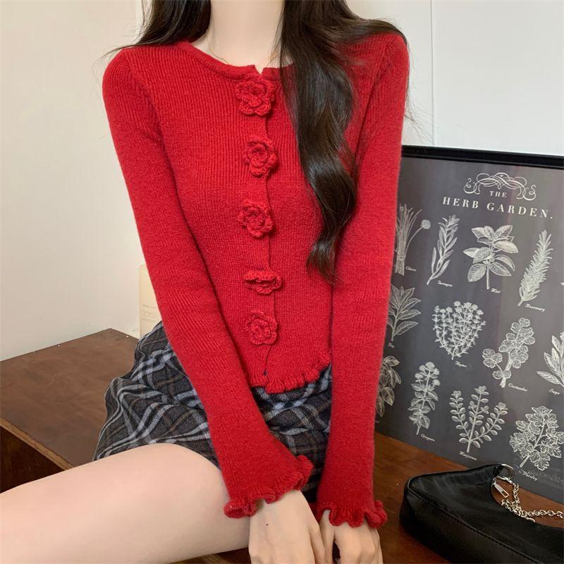 Product Introduction of Áo Len Hoa Hồng Ba Chiều Màu Đỏ, Dành Cho Nữ, Với Áo Khoác Selvedge Dây Áo Cardigan Dệt Kim, Phong Cách Mùa Thu Và Mùa Đông, Phong Cách Giáng Sinh Năm Mới, Ins Năm 2024, Áo Thời Trang Top Women 10