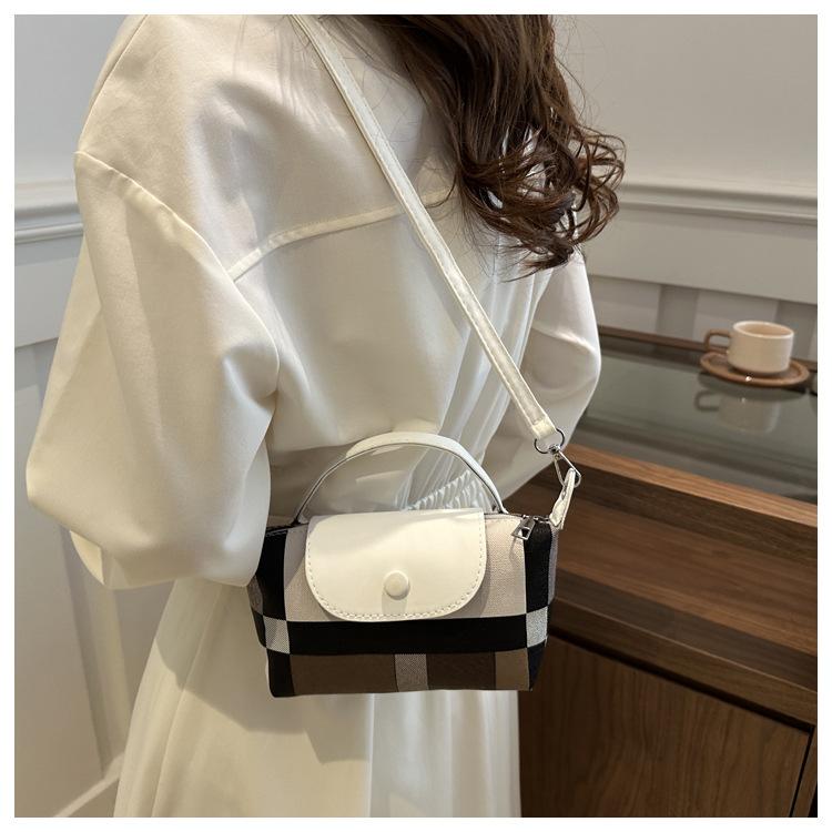 Product Introduction of Túi Thời Trang, Thiết Kế Đơn Giản, Đẹp, Hợp Xu hướng, Dành Cho Nữ, Hàng Mới Về Năm 2024, Túi Vuông Nhỏ Hợp Xu hướng Và Độc Đáo, Thích Hợp Đi Chơi, Túi Xách Đeo Một Bên Vai, Dành Cho Nữ 13