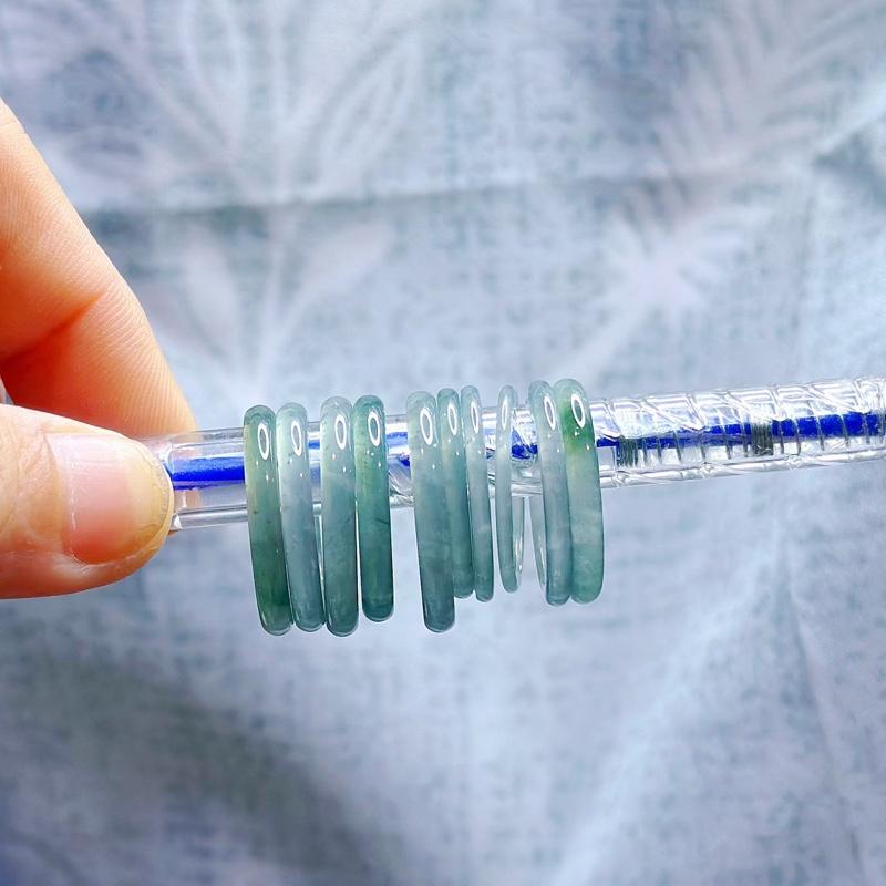 Nhẫn Ngọc Lam Gua Băng thấu chất cao - Chột vừa , nam nữ đều đeo được 1
