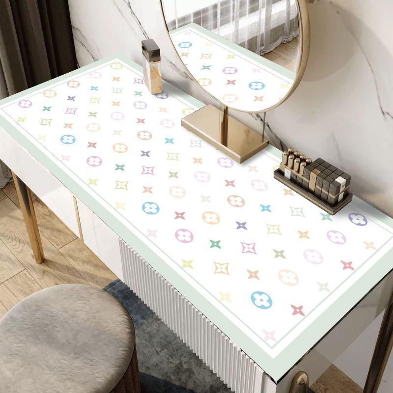 Product Introduction of Thảm trải bàn, Phong cách Người Nổi Tiếng trên Internet, Làm bằng da PVC, In, Thích hợp cho Bàn cà phê, Không thấm nước và Chống dầu, Dùng một lần, Thảm trải bàn làm móng, Hàng mới về năm 2024, Phong cách Ins, Bao gồm thảm trải bàn 9
