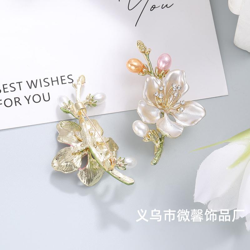 Product Introduction of New Chinese Style Flower Rhinestone Alloy Brooch for Cheongsam 3