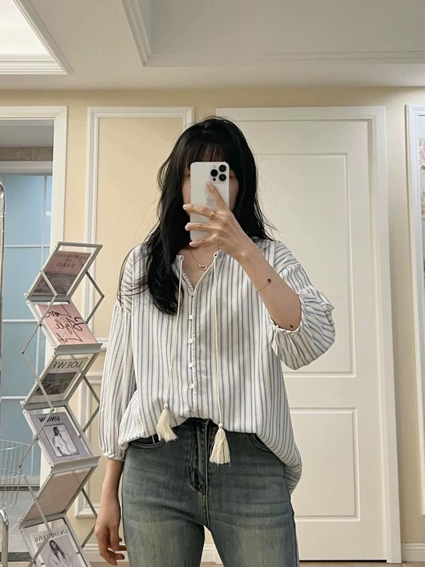 Product Introduction of Áo sơ mi nữ sọc linen cổ tròn rút dây phối tua rua The Mila Look - dáng rộng nhẹ nhàng 3