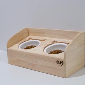 F1 ชุดโต๊ะอาหารสัตว์เลี้ยง พร้อมถ้วยเซรามิก ที่วางน้ำพุ ที่วางเครื่องอัตโนมัติ ถ้วยอาหารแมว ถ้วยอาหารหมา งานไม้คัดเกรดA(แบบเอียง)