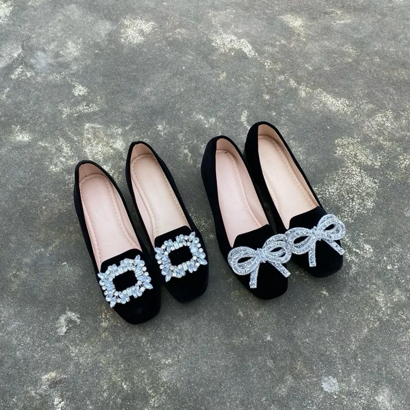 Bệt đen nơ đá + nơ kim tuyến cao 3p