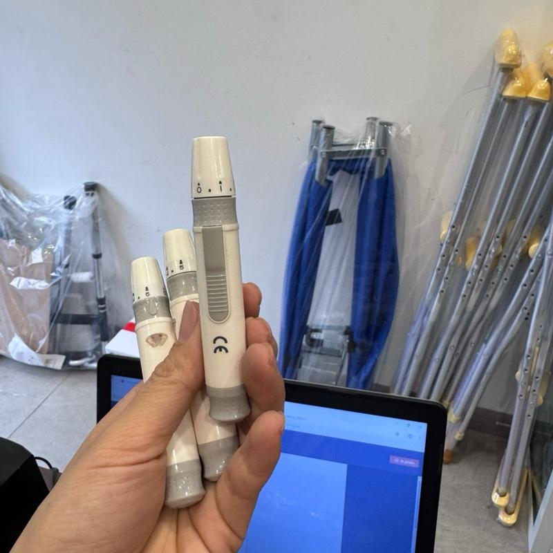 Bút đường huyết, bút chích máu tặng kèm 50 kim 1
