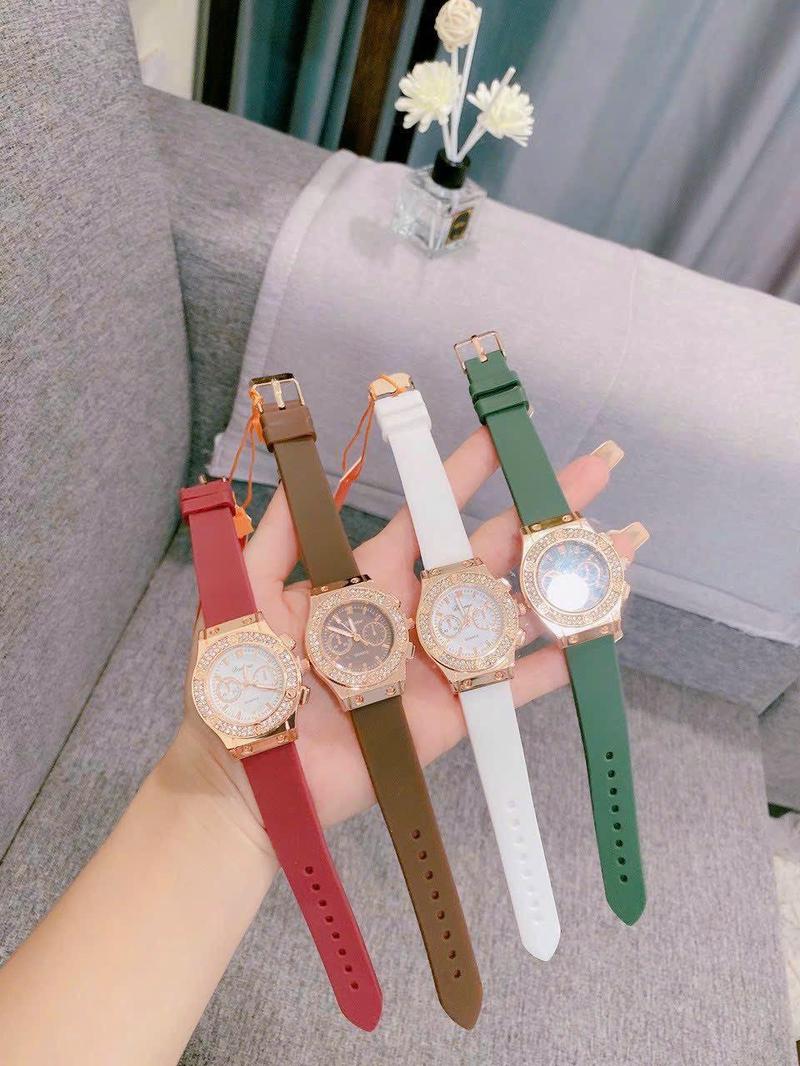 Product Introduction of B.4 Đồng Hồ Nữ Davena dây cao su mềm, mặt bo viền vàng đính đá Nữ  Đinh Ví women watch 1