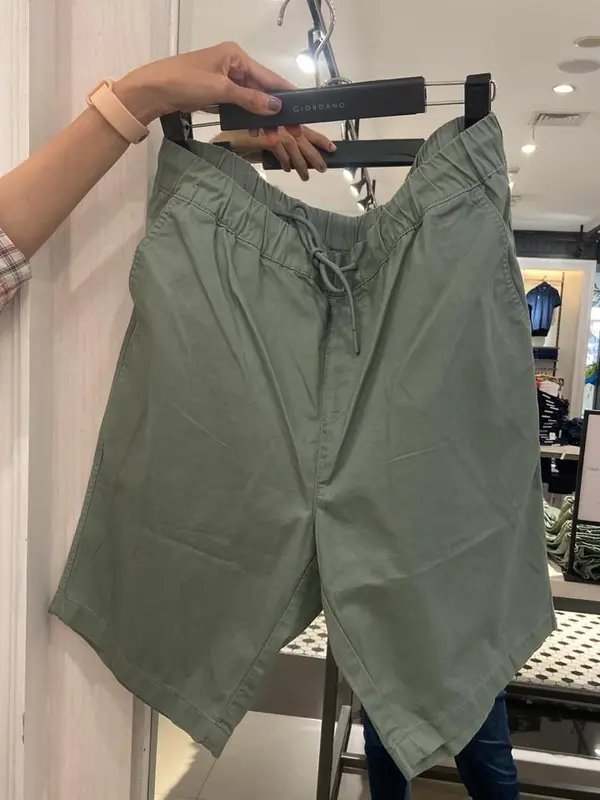 Giordano Drawstring Short Unisex Cream, Yellow and Black Color Celana  Shorts  Pria  Katun 2