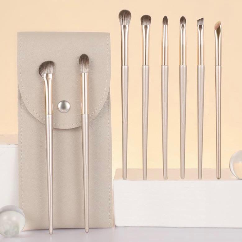 ￼Bộ cọ trang điểm mắt GUVIET màu vàng nâu gồm 8 cọ kèm theo túi da đựng Mỹ Phẩm Cosmetic