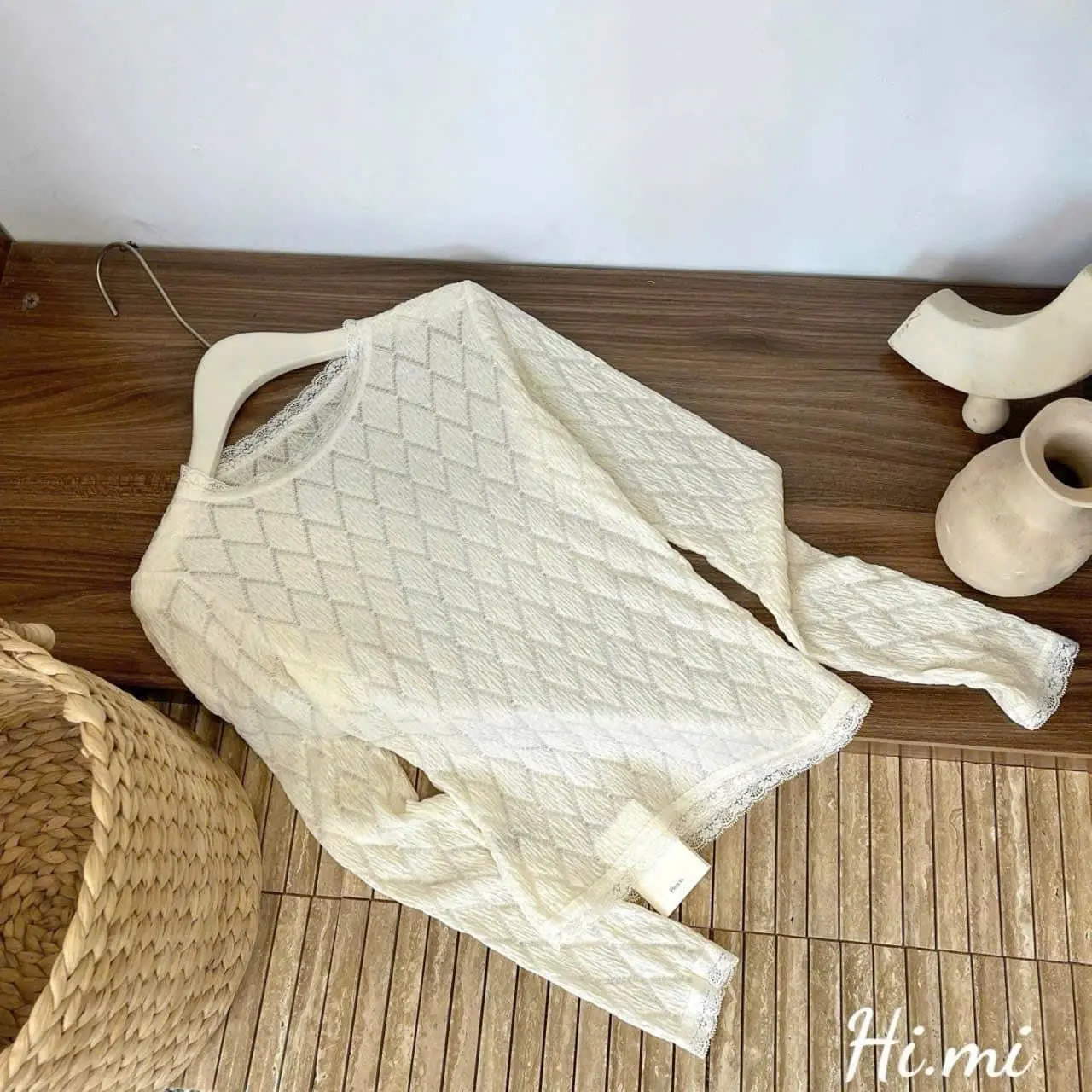 Áo len thun xốp dài tay phối ren hoạ tiết trám màu trắng kem_HuongGiang.Clothing