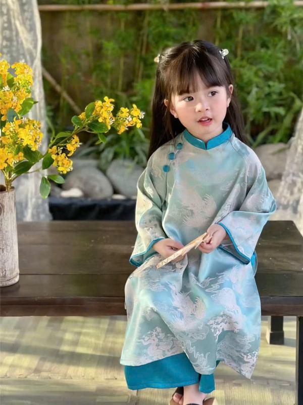 ÁO DÀI TẾT BÉ VÀ MẸ GẤM TƠ TẰM CAO CẤP PHỐI CÚC VAI SIÊU XINH CÁCHB ĐIỆU TẶNG KÈM VÒNG CỔ 2