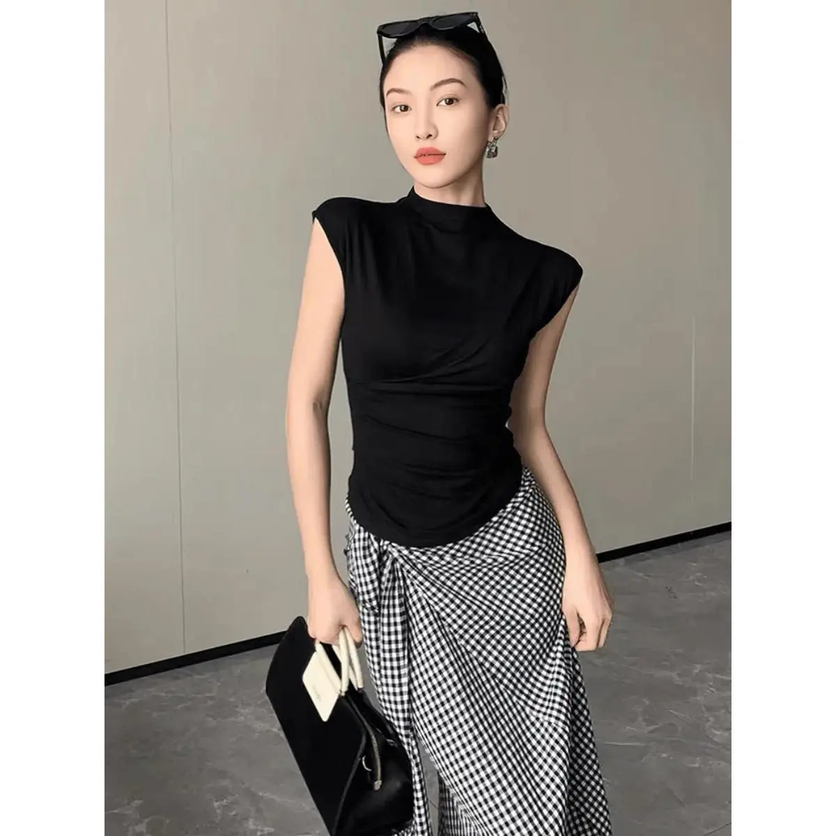 Y. Half-High Collar Short Sleeve, Slim Waist, Pleated Waist Design