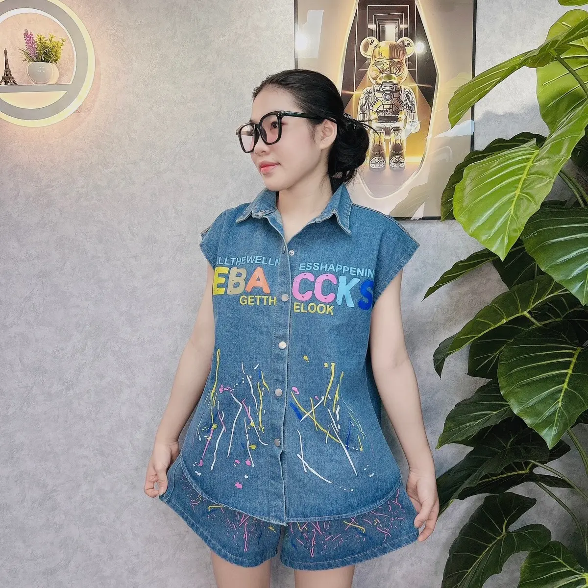 SET JEAN ÁO SÁT NÁCH IN CHỮ VẠT BẦU DÁNG SUÔNG  KÈM QUẦN SHORT LƯNG CHUN