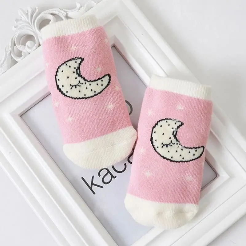 Kaos kaki bayi motif lucu