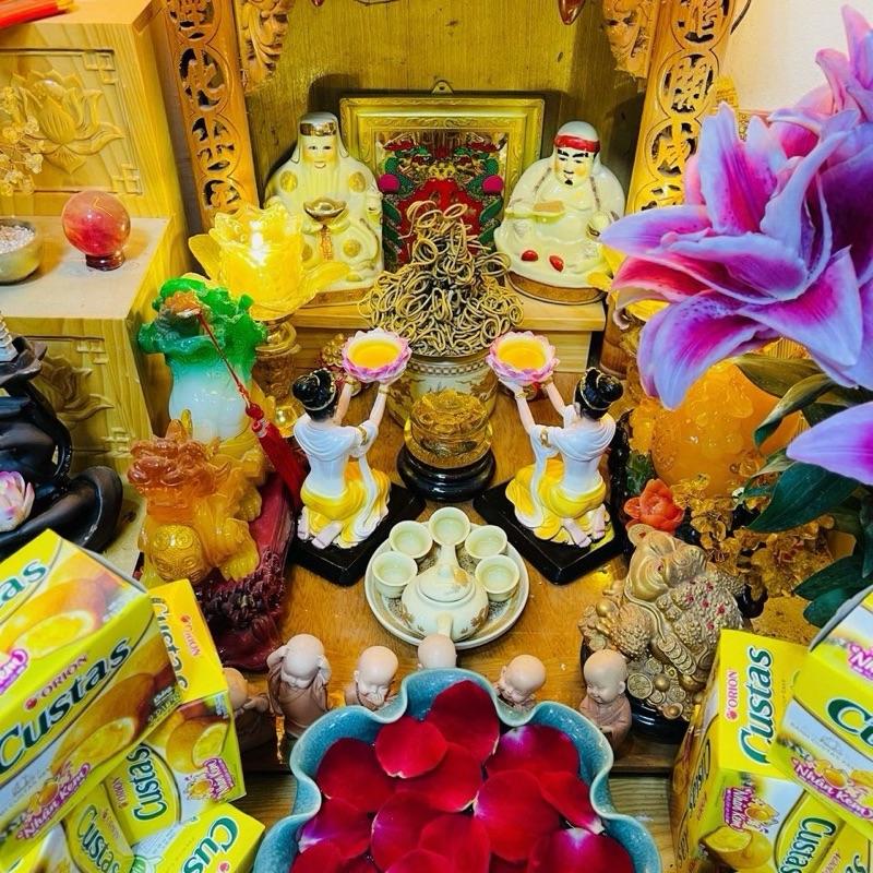 Cặp 2 tượng cô tiên dâng nến, vật phẩm trang trí ban thờ thần tài, gia tiên,..